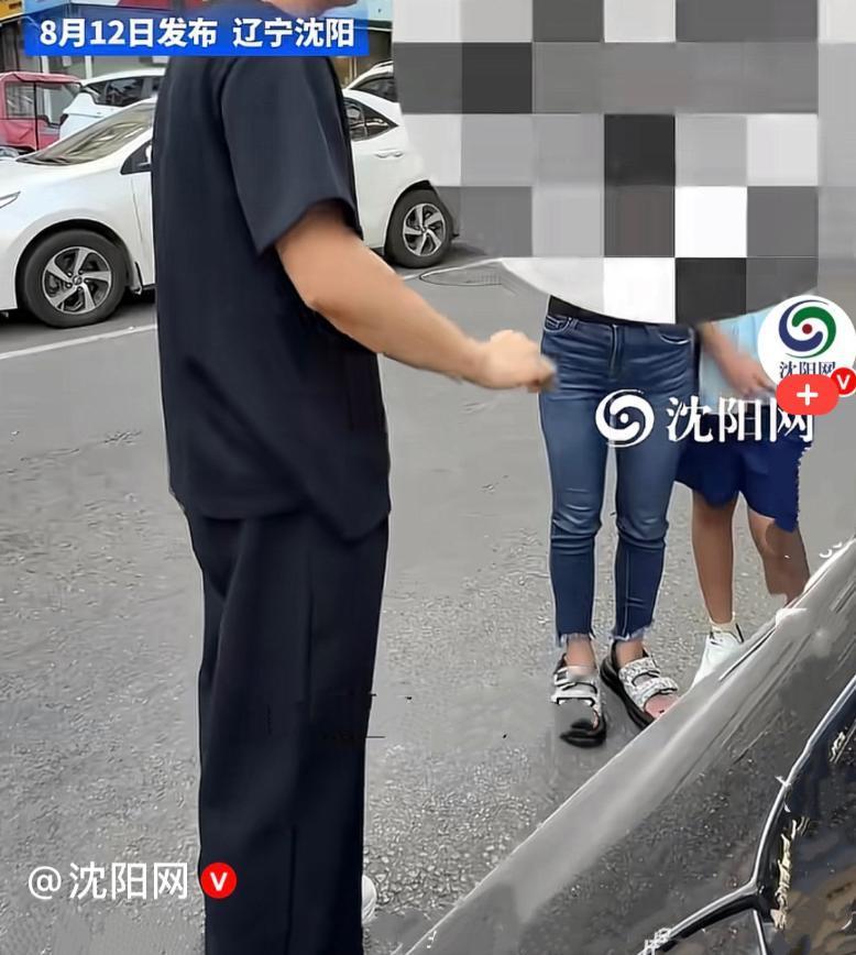 近日辽宁沈阳，一位奔驰车主在家休息时，突然接到一通陌生来电。电话那头是一位女士，