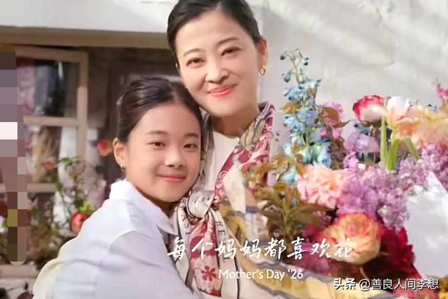 大美女小美女！梅婷母女俩是真漂亮！

转眼间梅婷女儿都长成大姑娘了，看着母女俩一