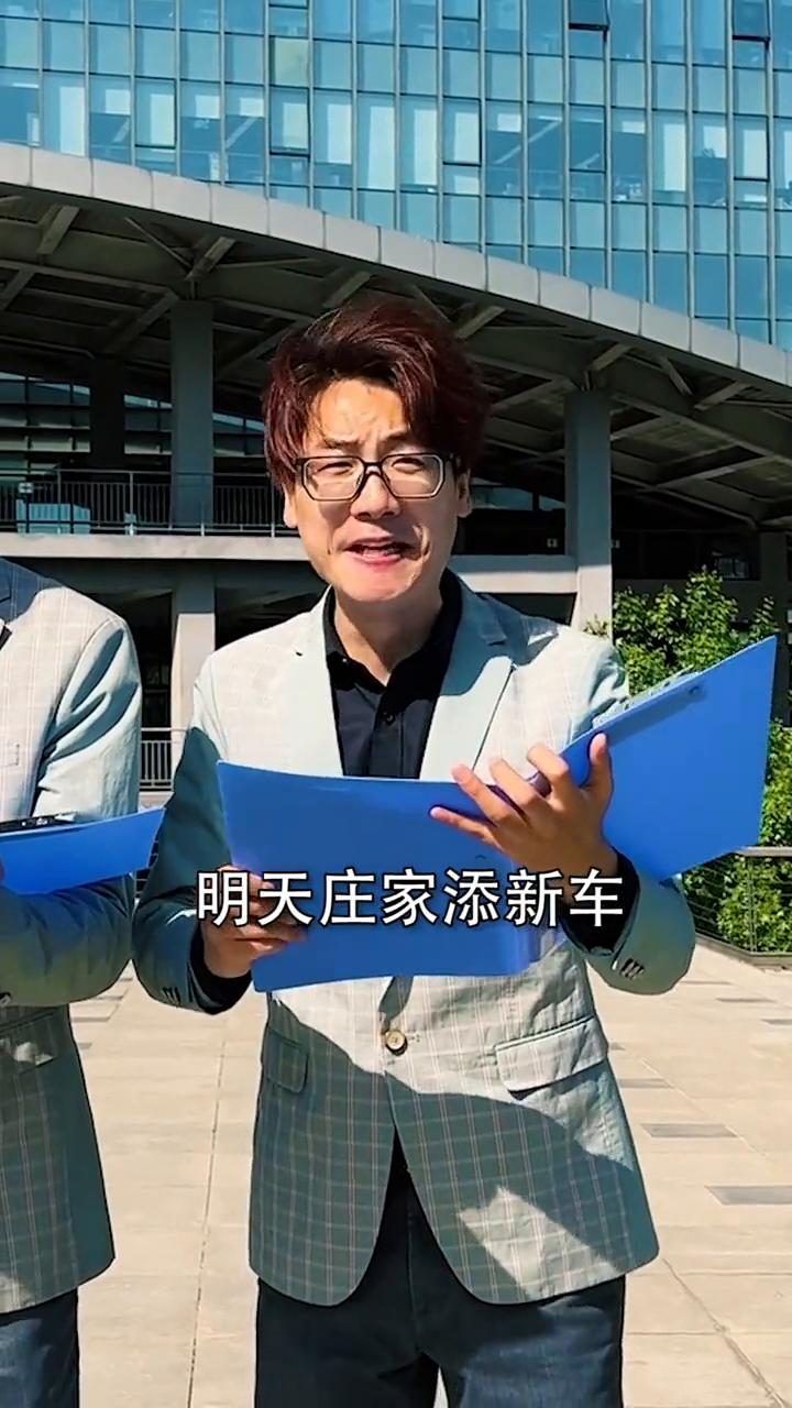 诗朗诵《炒股人》。
表演者：中关村靓仔。
请欣赏诗朗诵《炒股人》。
十年炒股两茫