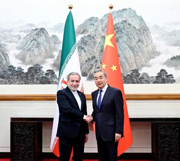 伊朗答应中国了！
北京时间5月6日，伊朗外长阿拉格齐落地北京，和中国外长王毅举行