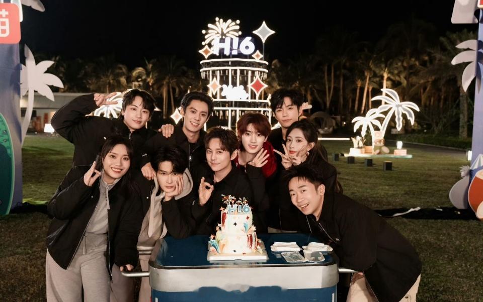 你好星期六全员团建马上见你好星期六沙滩埋人哪家强？你好六子来称王🏆 