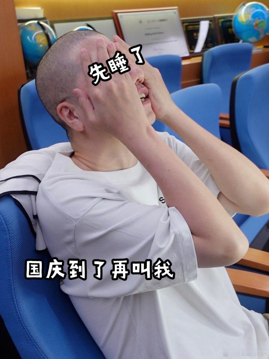 李诞爆改烤肠主理人  幽默大师跨界，以诙谐之姿玩转烤肠界，妙趣横生！ ​​​
