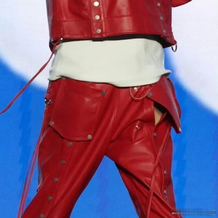 鹿晗裤兜扣崩开了 救命！鹿晗裤兜扣崩开这画面太美我不敢细看！哥你下次穿裤子能不能