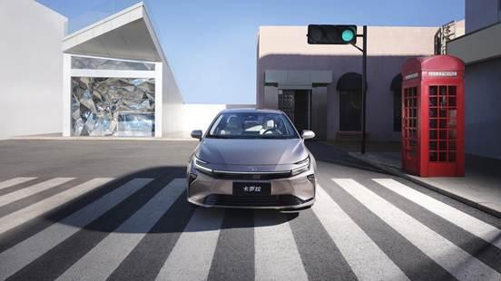 现代家庭生活场景日益多元，一辆车需要扮演多重角色。全新智混卡罗拉凭借均衡的实力，