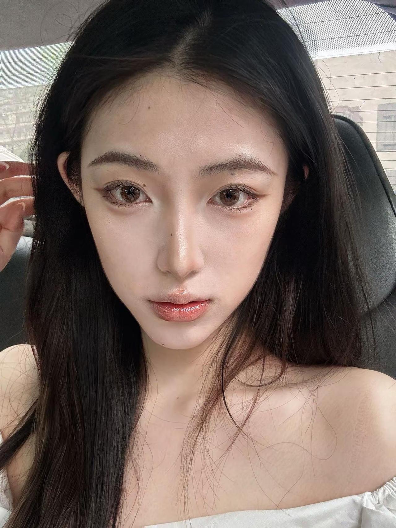 就让跟这个节日不挂边的我依旧全妆出门