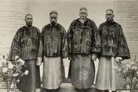 公元1128年,金兵的铁蹄已经踏过淮河。孔子第四十八代嫡长孙、世袭衍圣公孔端友做