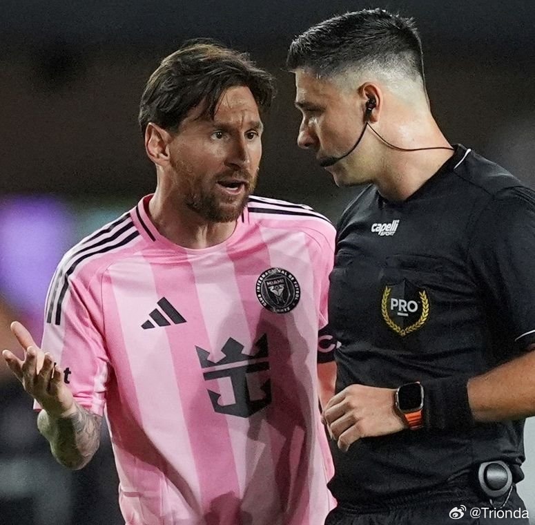 裁判因与梅西发生冲突被禁赛5场——“我以为我们有吹哨的自由”他震惊地说据报道，在