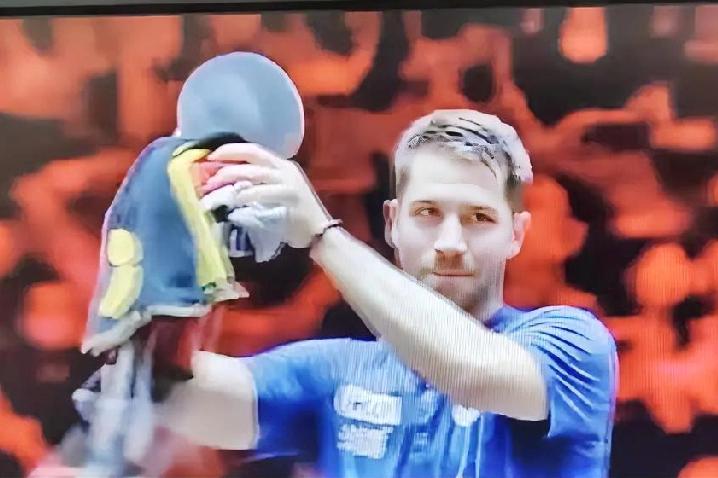 有人问致远老师本子和弗朗西斯卡看好谁？致远毫不犹豫地说要看账本的热闹，哈哈，我也