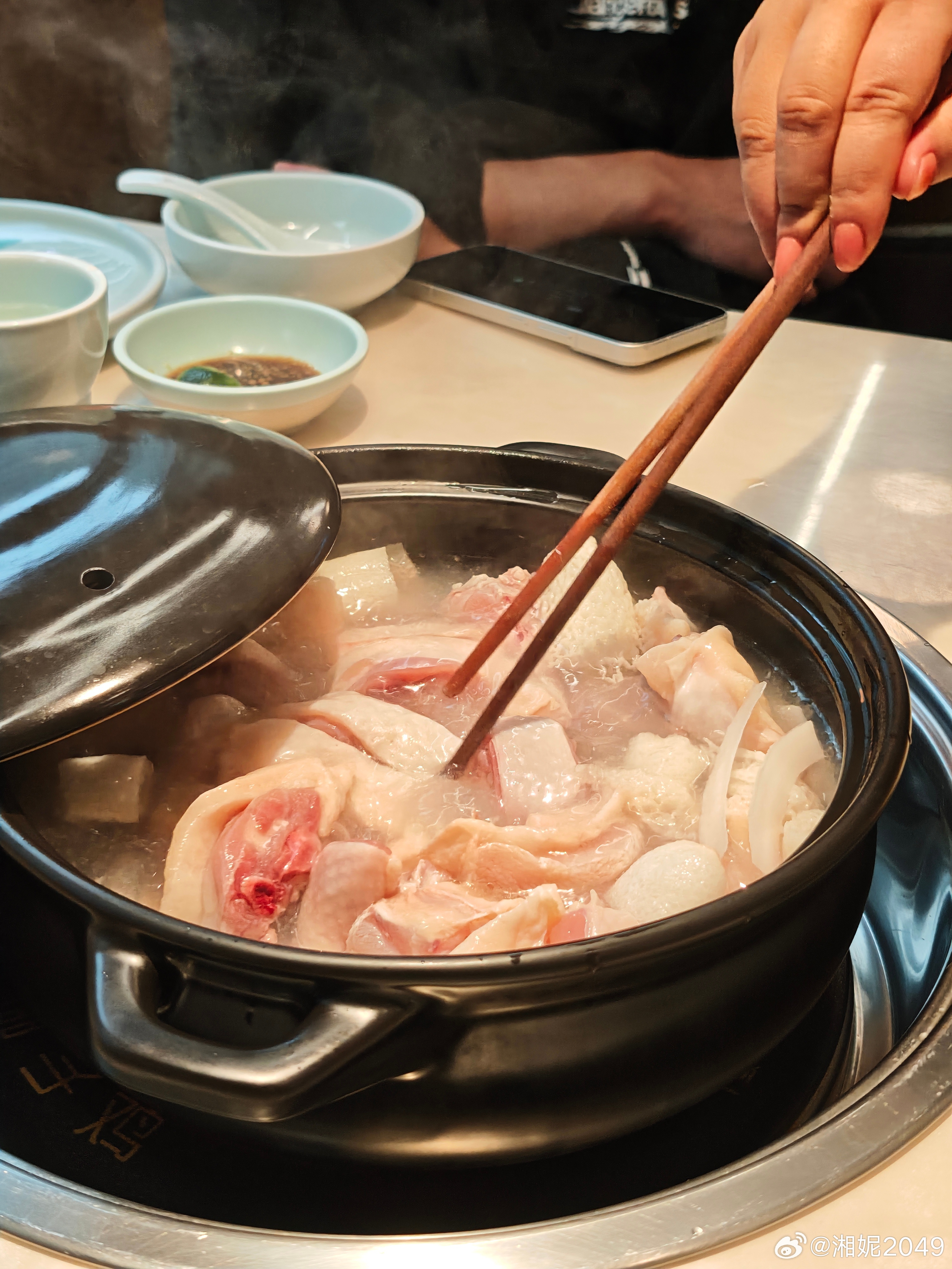 有爱吃椰子鸡的朋友们吗～（今天的晚餐嘿嘿 ;-) 