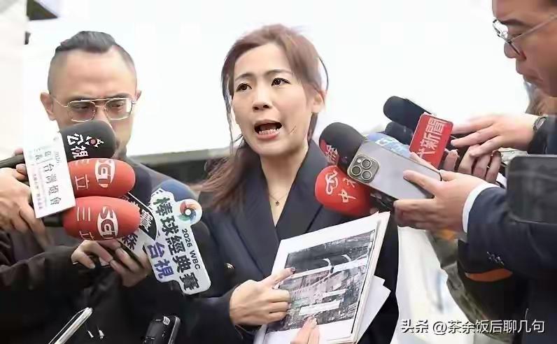 徐巧芯呛得卓荣泰无言以对，非常尴尬！你的烂事你自己兜着，我又不是你妈？
把卓荣泰