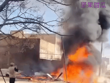 又来一架靶机，伊朗民众拍摄到，一架以色列“赫尔墨斯”无人机伊朗伊斯法罕省霍梅尼沙