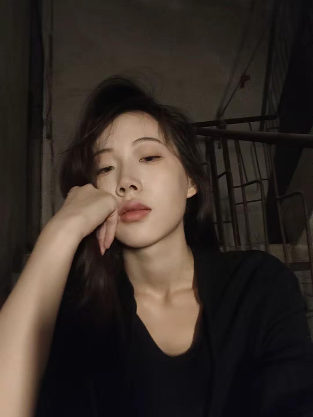 大半夜的被自己帅的睡不着怎么办🤨