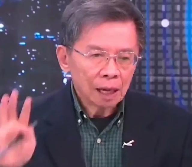 台湾名嘴沈富雄曾经在一次大陆军演后说：世界上没有任何一个小岛被军舰和飞机围的密不