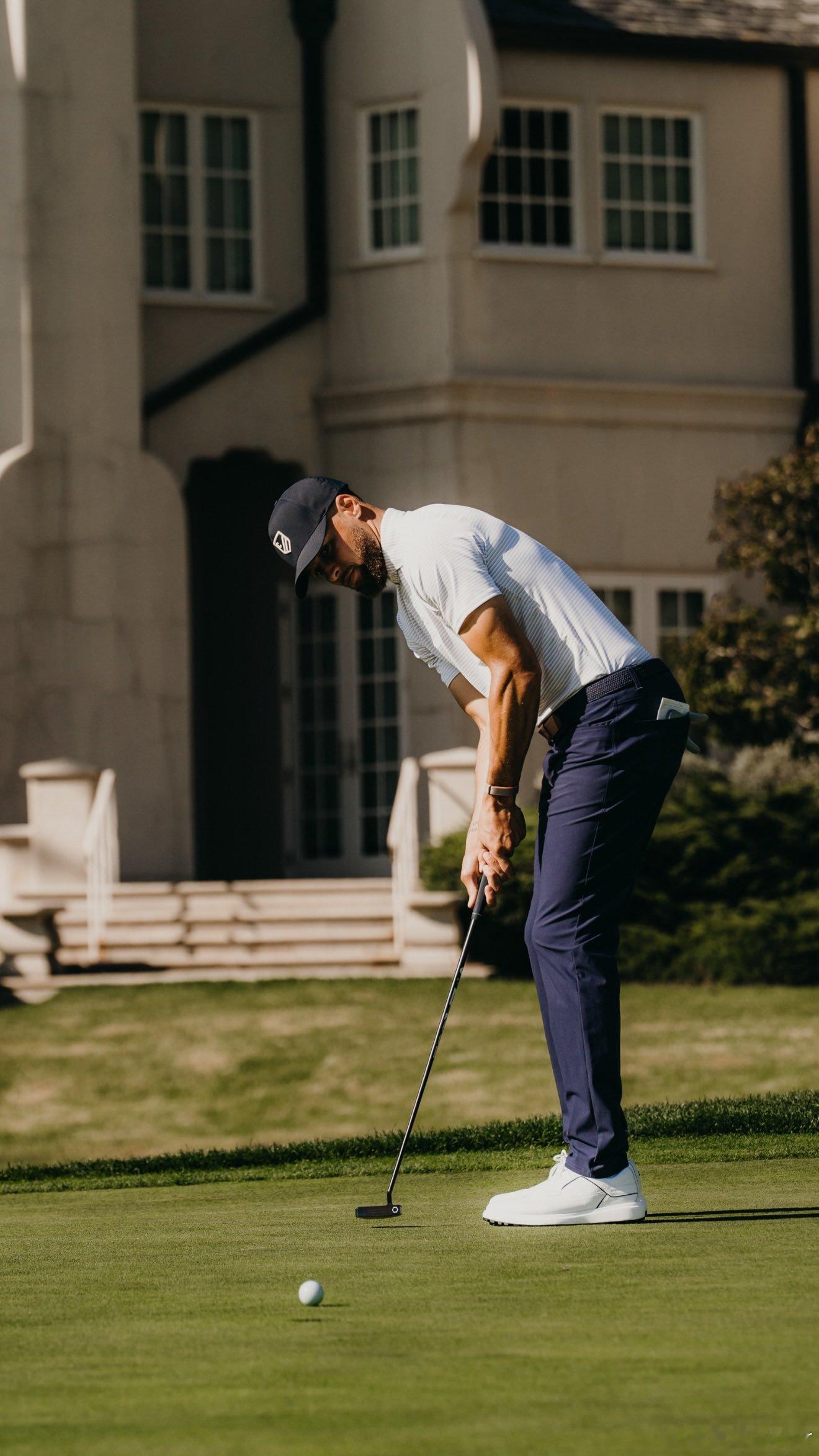 库里[超话] 库里这两天现身2026年圆石滩克鲁杯慈善高尔夫球赛事 ⛳️库里 ​