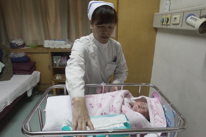 试管宝宝出生右脚缺4趾，十余次产检全漏检！妈妈崩溃：我们要的只是一个健康孩子
 