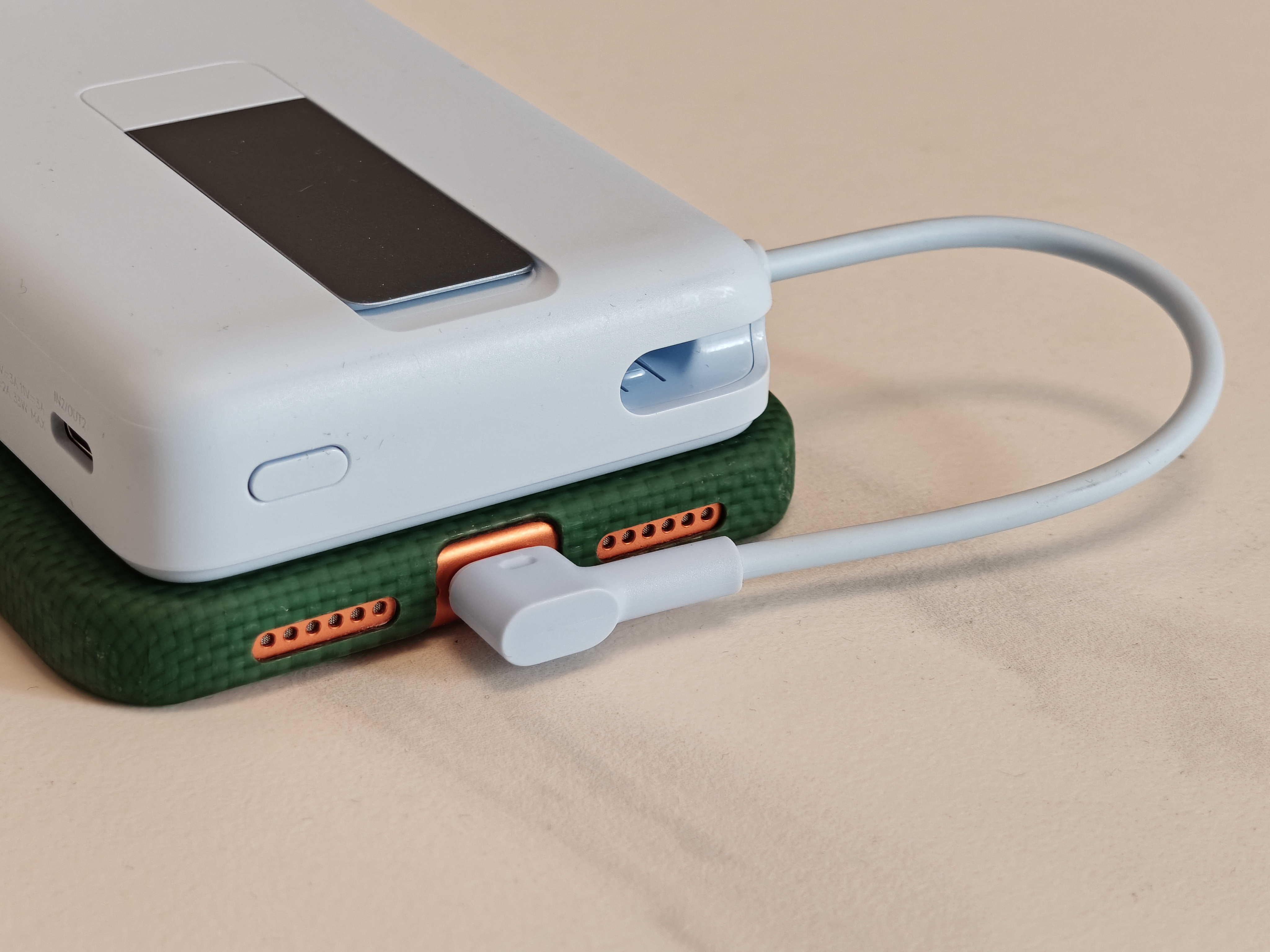 小米充电宝磁吸支架 10000 7.5W  2026版我用好一阵了，符合新国标，