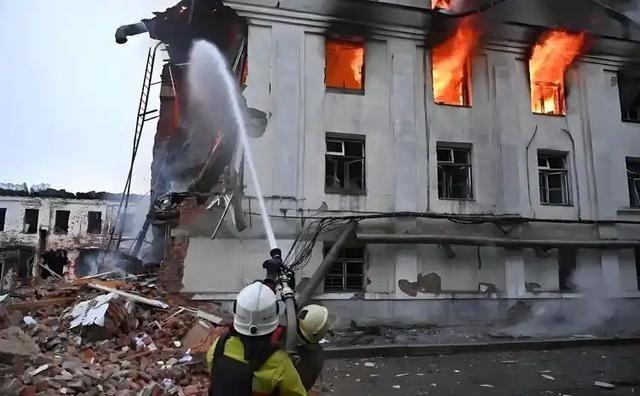 如果你敢打乌克兰，我就要轰炸莫斯科，把莫斯科炸成稀巴烂，还对中方放狠话，“如果敢