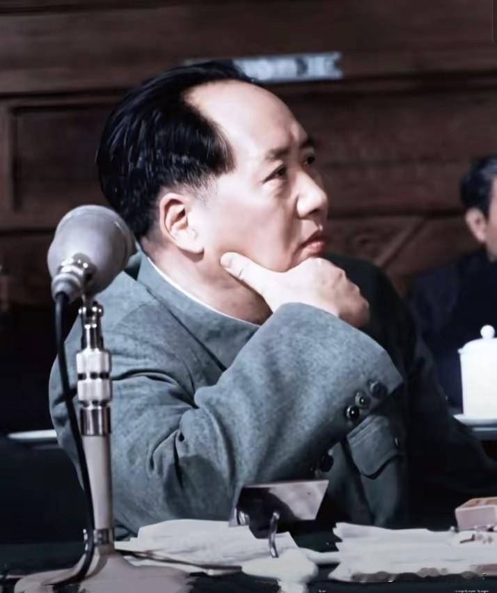 毛主席的一切行动，都是为了国家和人民，代表的是正义，正义能斗倒一切反动派。
最主