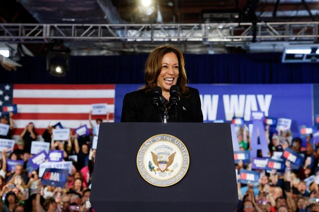 消失快两年的卡玛拉•哈里斯回来了：猛轰特朗普，顺带把中国扯进2028选战

在最