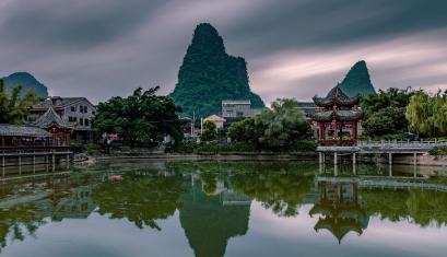 贺州学院在广西贺州市，广西壮族自治区人民政府举办的公办全日制普通本科高校。学校前