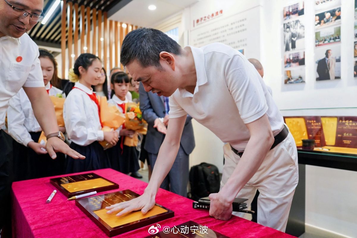 宁波百年小学迎大师围棋筑梦伴成长 六一儿童节，宁波中城小学迎来李昌镐、马晓春等围