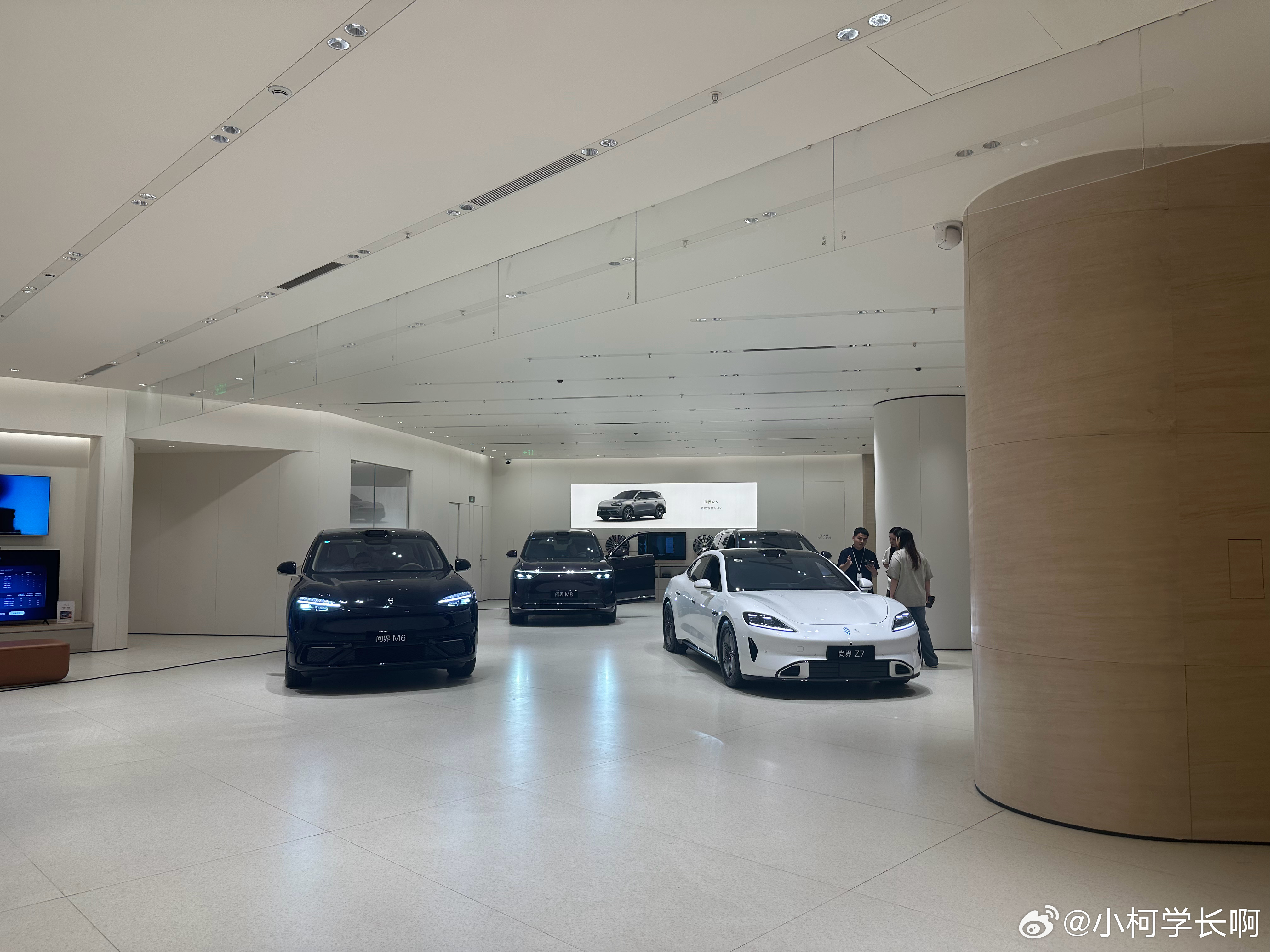 赛力斯回拉，这是赛力斯和华为要和好啦？不过也确实是，过去问界销量一直是鸿蒙智行五