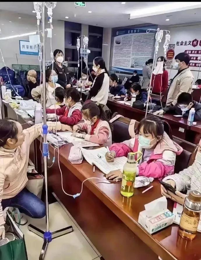 看到这张照片让人无语，这不就是教育病态的真实展现吗？
