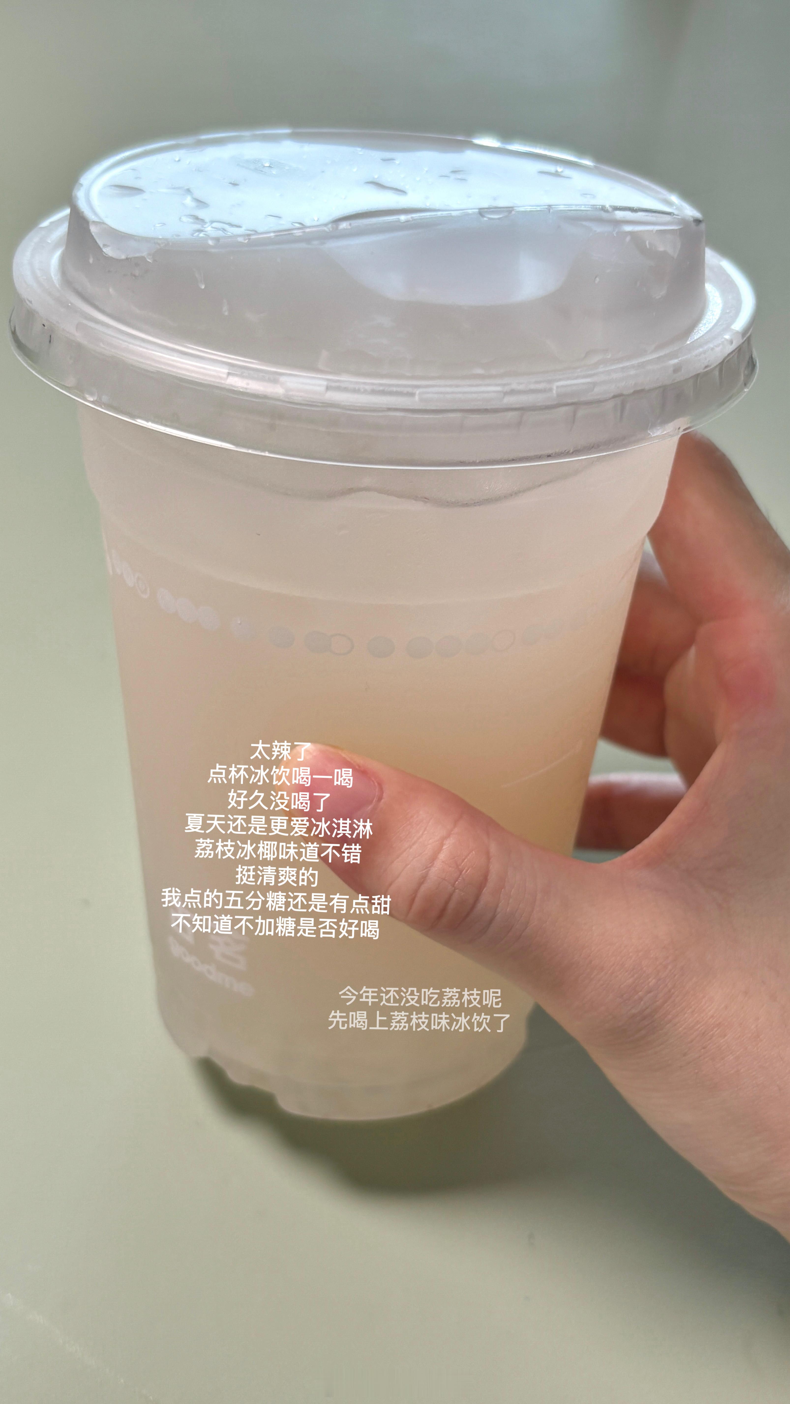 plog今天终于不下雨了遇见了一只新的小小奶牛猫（牛多奶少），但是好几天没见到橘