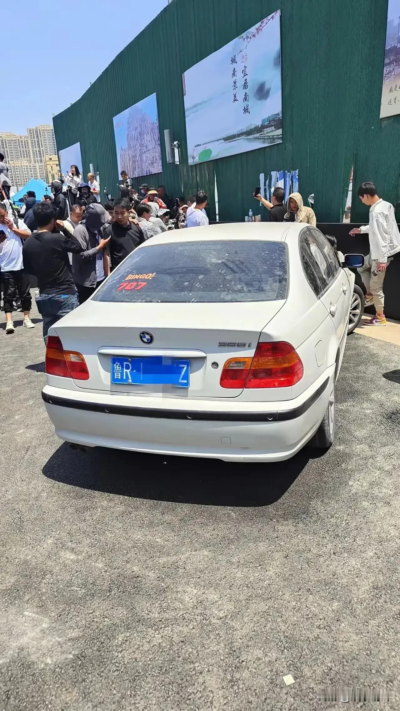 郭有才会不会让宝马车主心生反感？因为他每次直播都在身后放辆宝马，而郭有才毕竟是底