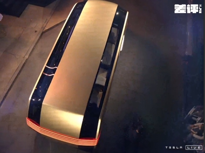 #特斯拉发布会# Robovan，无人驾驶的大巴也来了，连驾驶位都没有，能坐 2