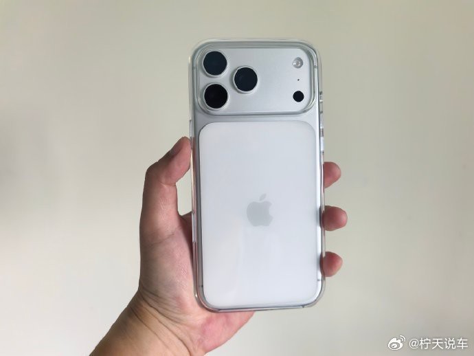 iPhone 17 Pro Max 的优化确实让人失望。且不说iOS26日常滑动