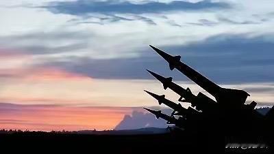 福克斯新闻消息：委内瑞拉防空系统未对美军首轮打击做出反击
这条消息一出来，很多人