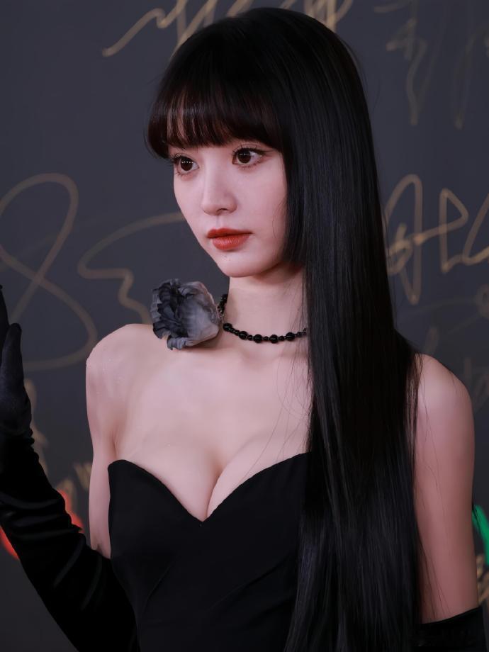 田曦薇这身材曲线，不愧是内娱女菩萨 ​​​