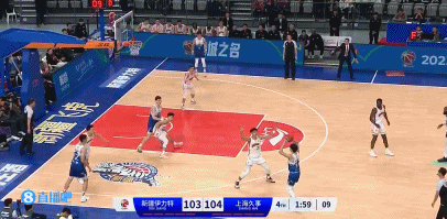 最后时刻，阿不都篮下错位，面对协防篮下反篮勾手打进！
琼斯突破抛投还有！[赞][