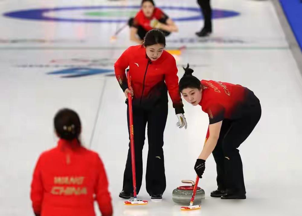 中国女壶世锦赛临阵换将，居然8-2大胜对手。
 
但现在出线形势，真的悬到没边。