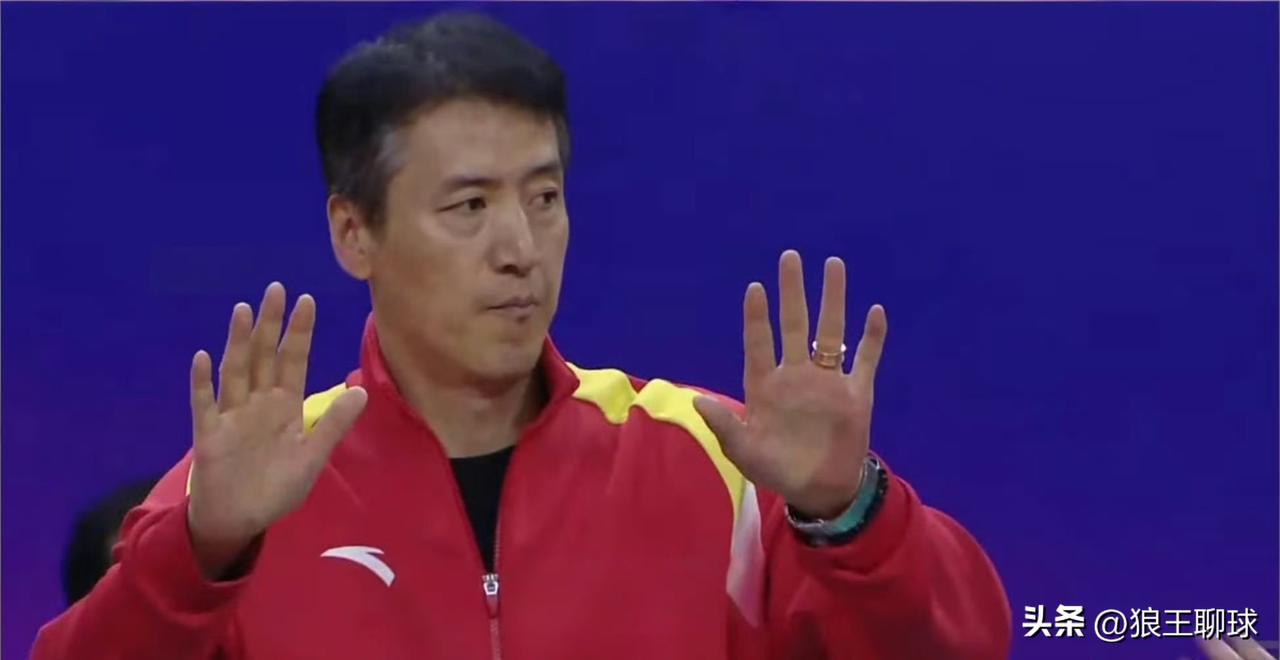 【发球冲击力十足 江苏一传崩溃 上海零封江苏 明晚第三场 赛程不合理】

女排A