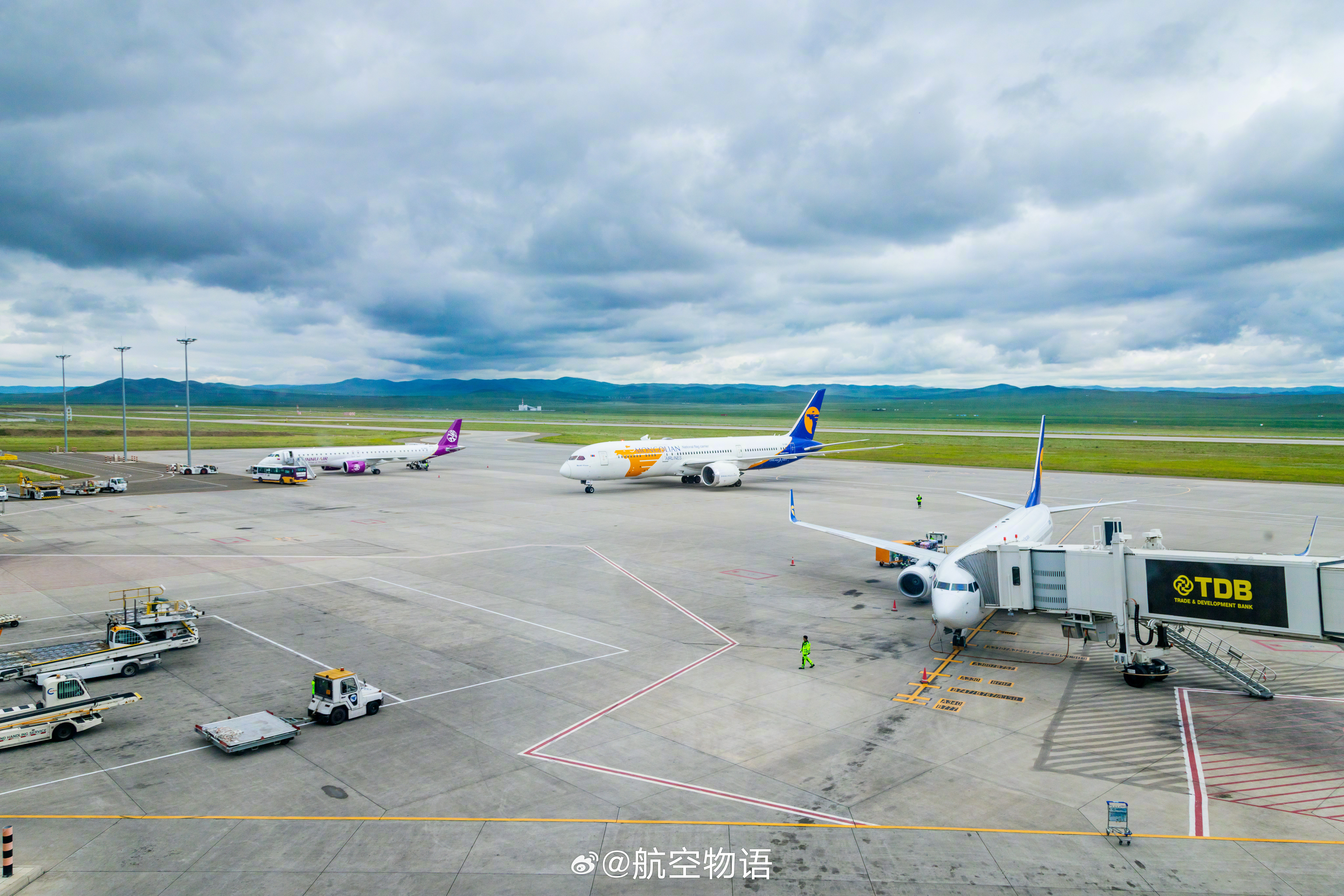 【乌兰巴托机场，航班不多，但景色真的不错】昨天C919国际商业航线首航的乌兰巴托