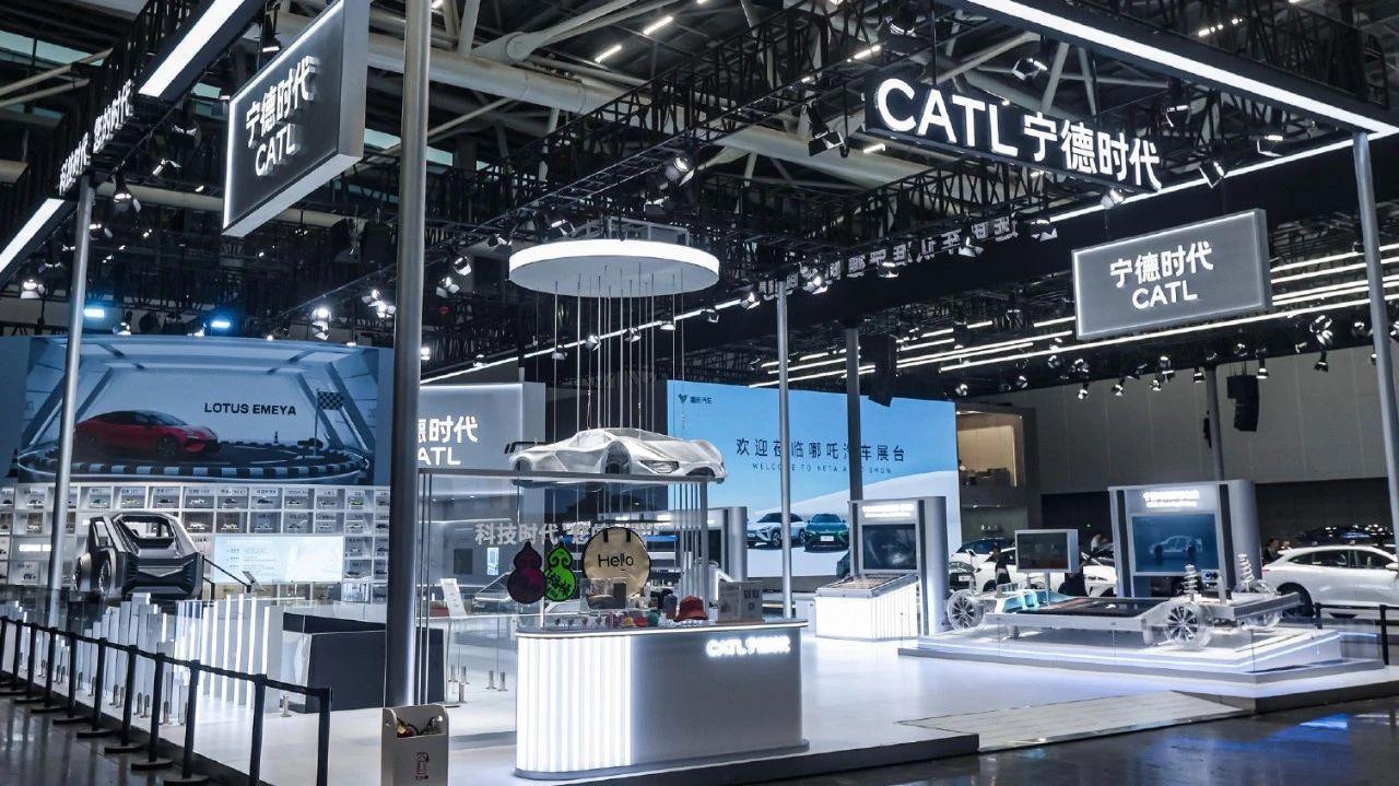 【宁德时代回应车企给电池厂打工：只需问输出的价值够不够，其他的交给市场】宁德时代