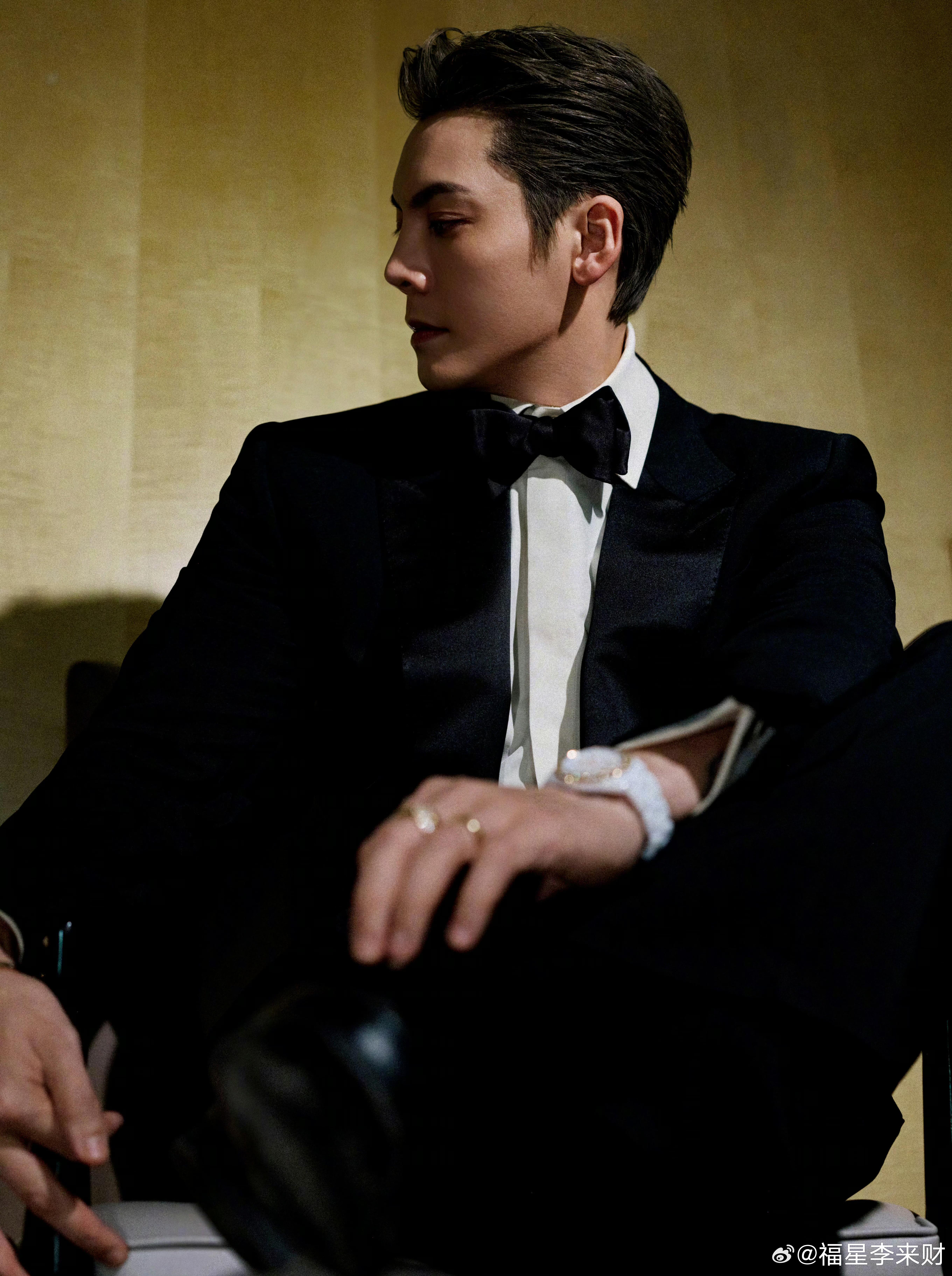 陈伟霆演完好命哥接了疯批男 还没从好命哥的圆满里抽离，就被陈伟霆新剧《爱情慢慢》