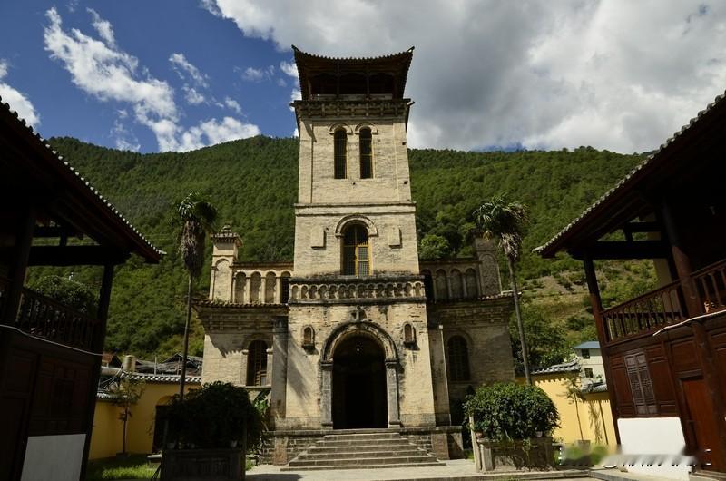 人为什么要有信仰？我觉得信仰就像人生的指南针。就说那些有宗教信仰的人，像佛教徒，