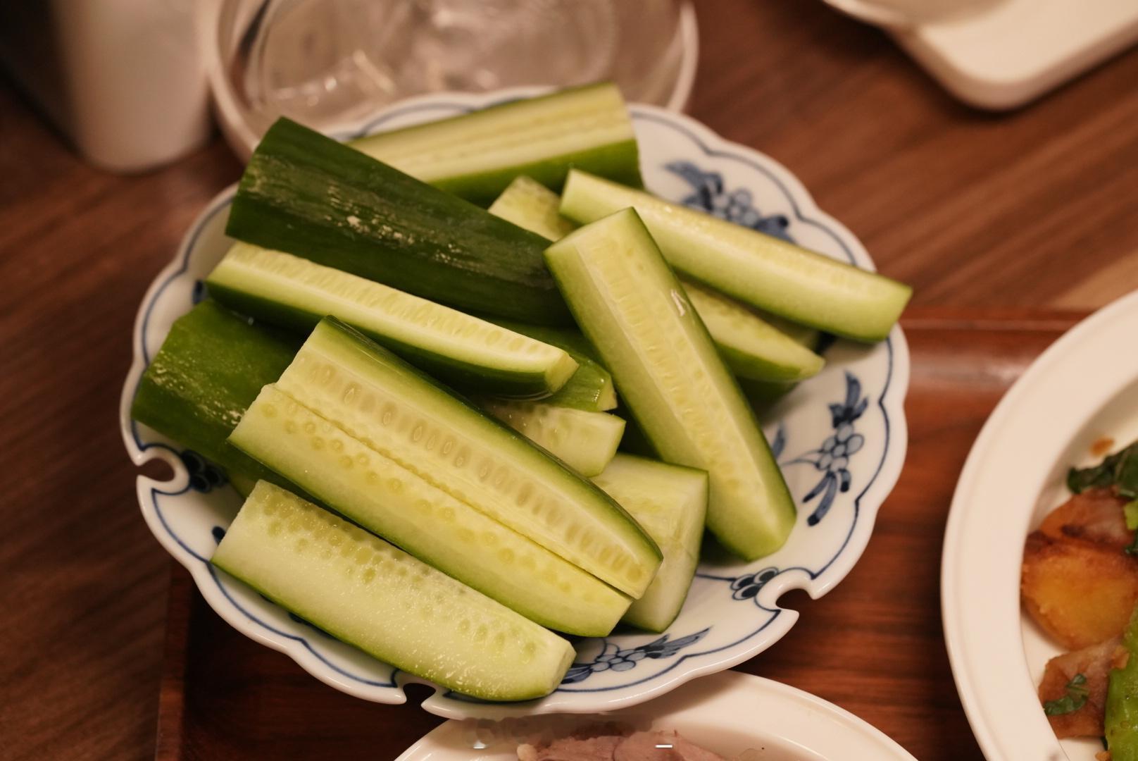 特别喜欢吃煮熟的土豆再炒一下加了一个螺丝椒，几片紫苏，一把小葱。酱油调味，好好吃