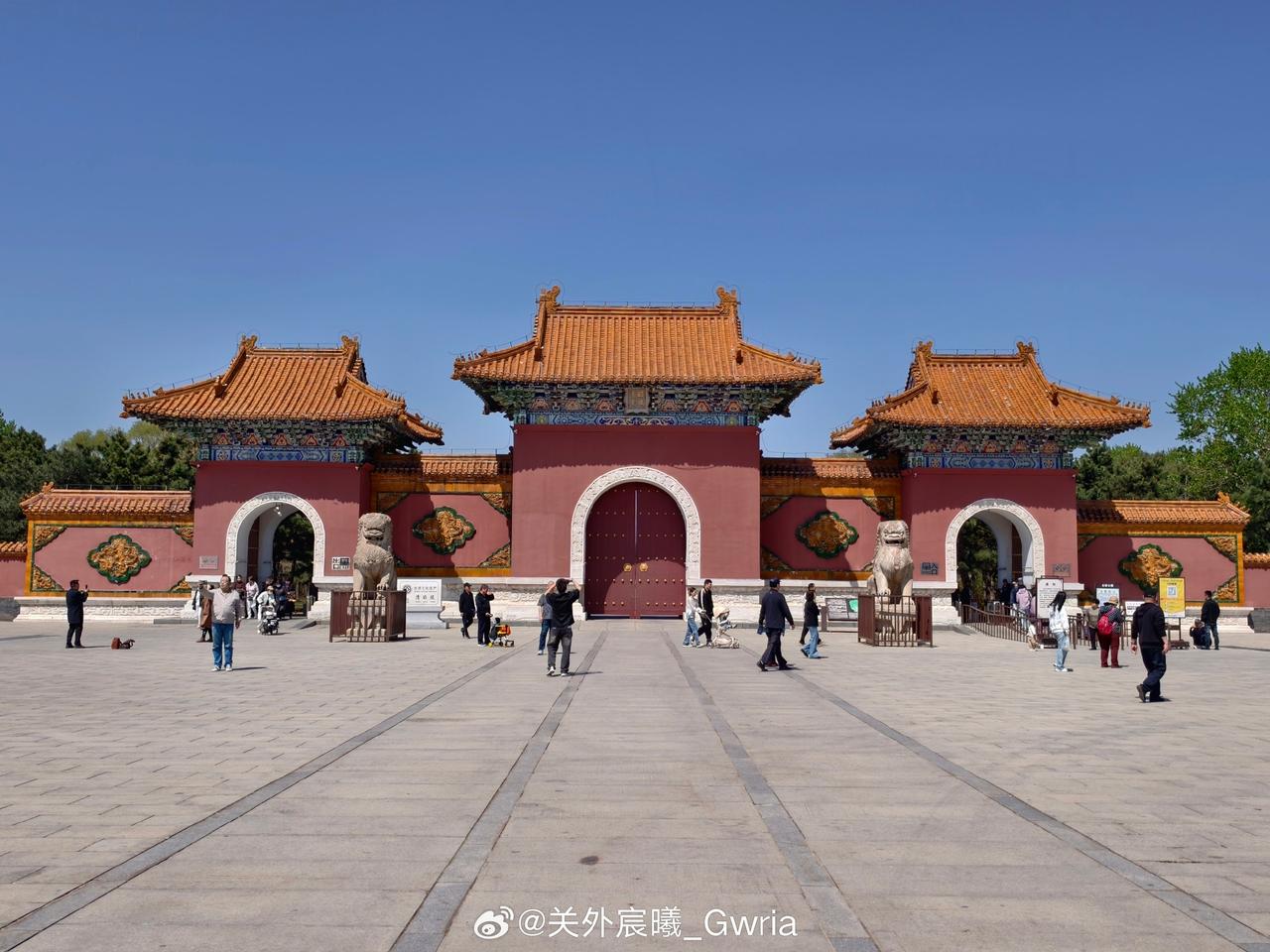 沈阳北陵，也就是清昭陵，是清太宗皇太极和孝端文皇后的合葬陵，还葬有十一位妃子。它