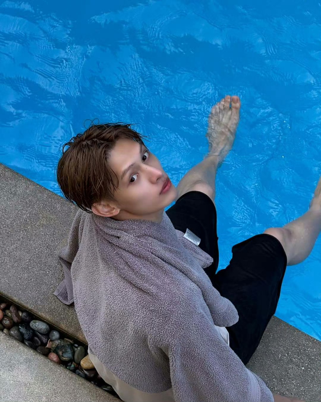 赵雨凡JAMES 🦅赵雨凡 看云的时候，云也在看你，你和万物互为倒影。🦄 