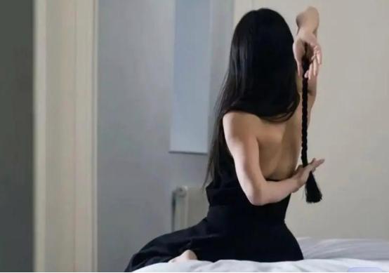 法国Lemaire辱华事件，看似是一次品牌设计失误，实则是国际大牌文化傲慢与殖民