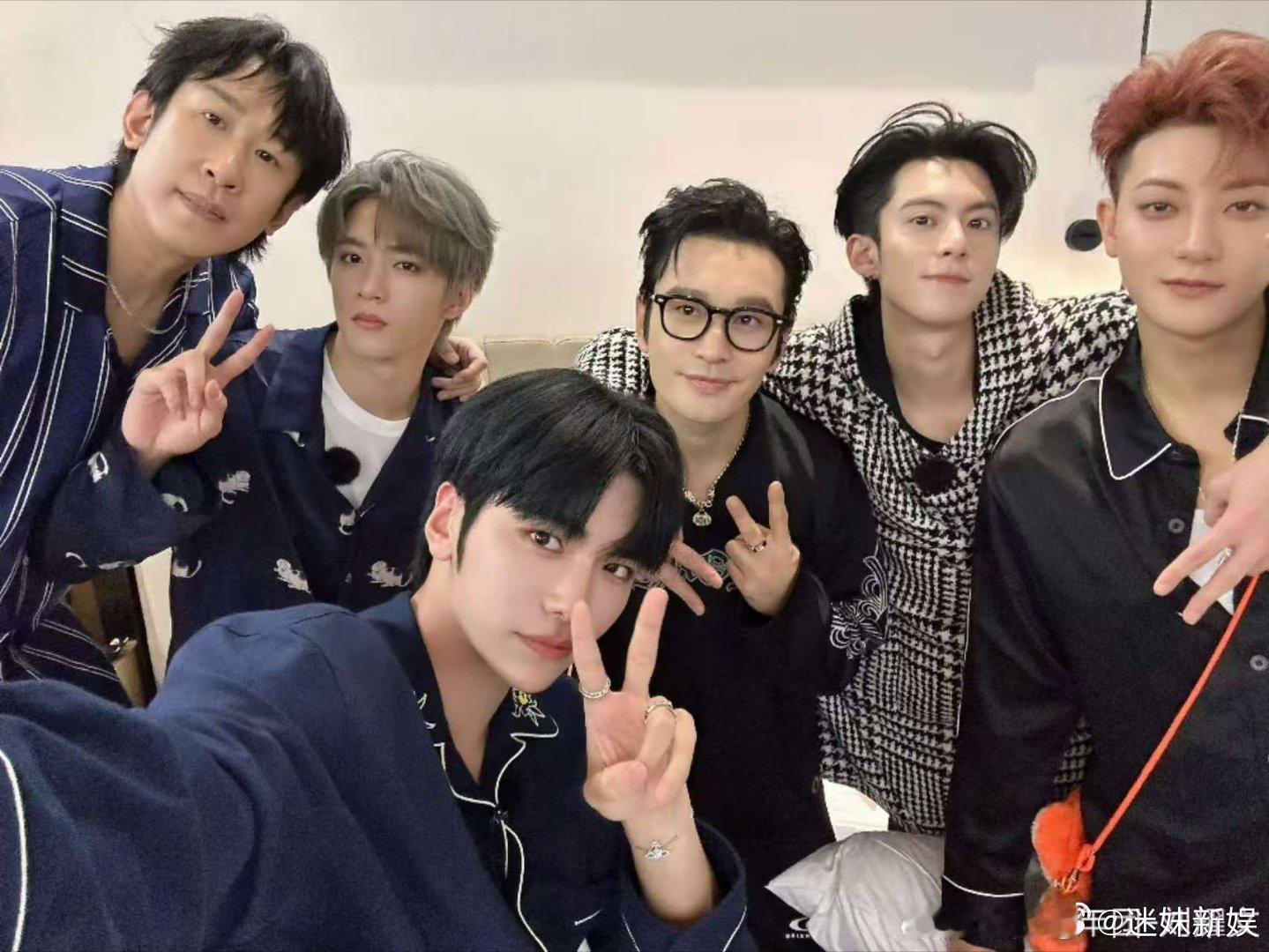 刘耀文注意注意我们来了，帅的，