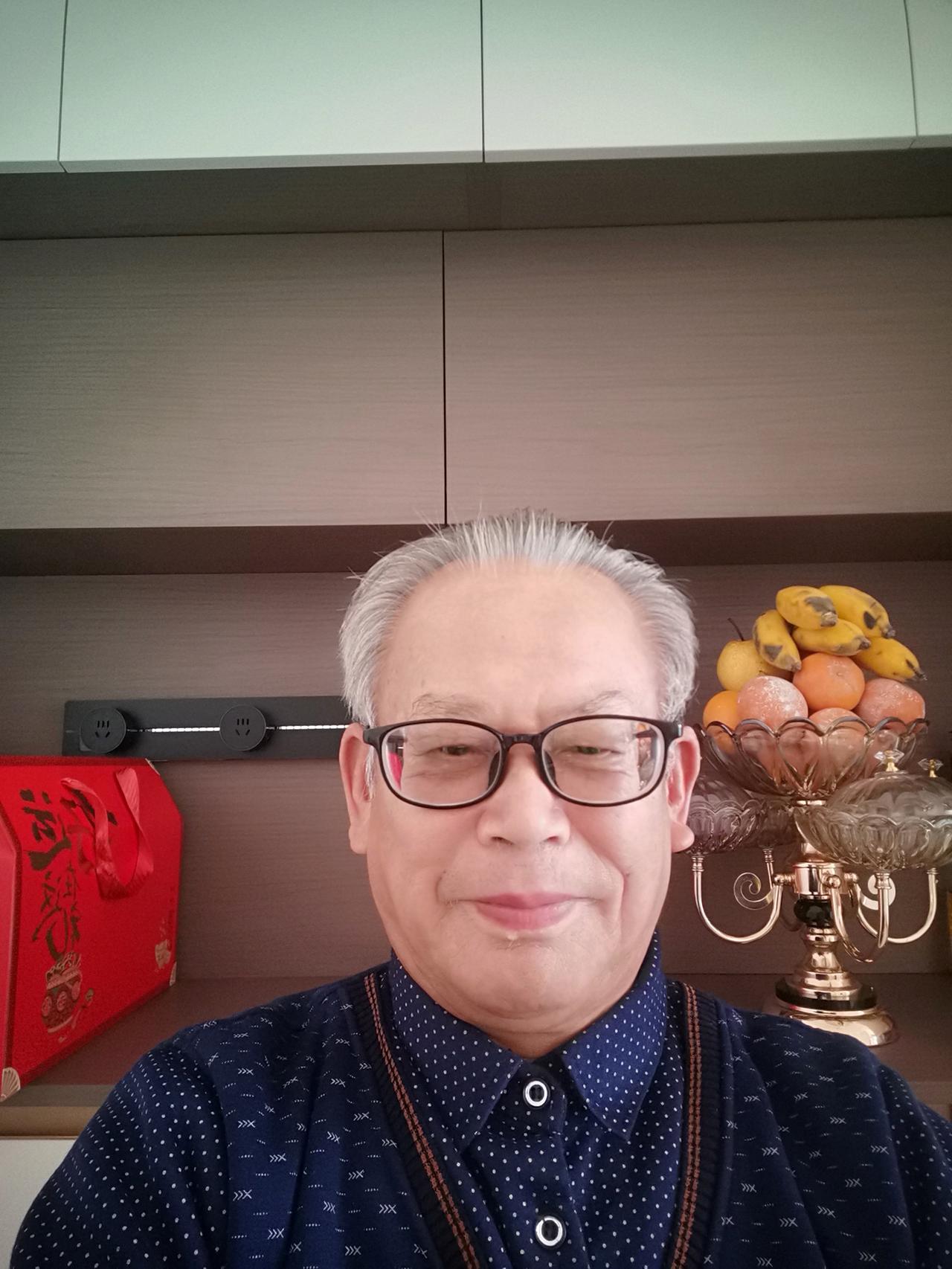 春风扬柳百花开，万马奔腾向未来；党举红旗劈大道，开创美好新世界：台湾回归成一统，