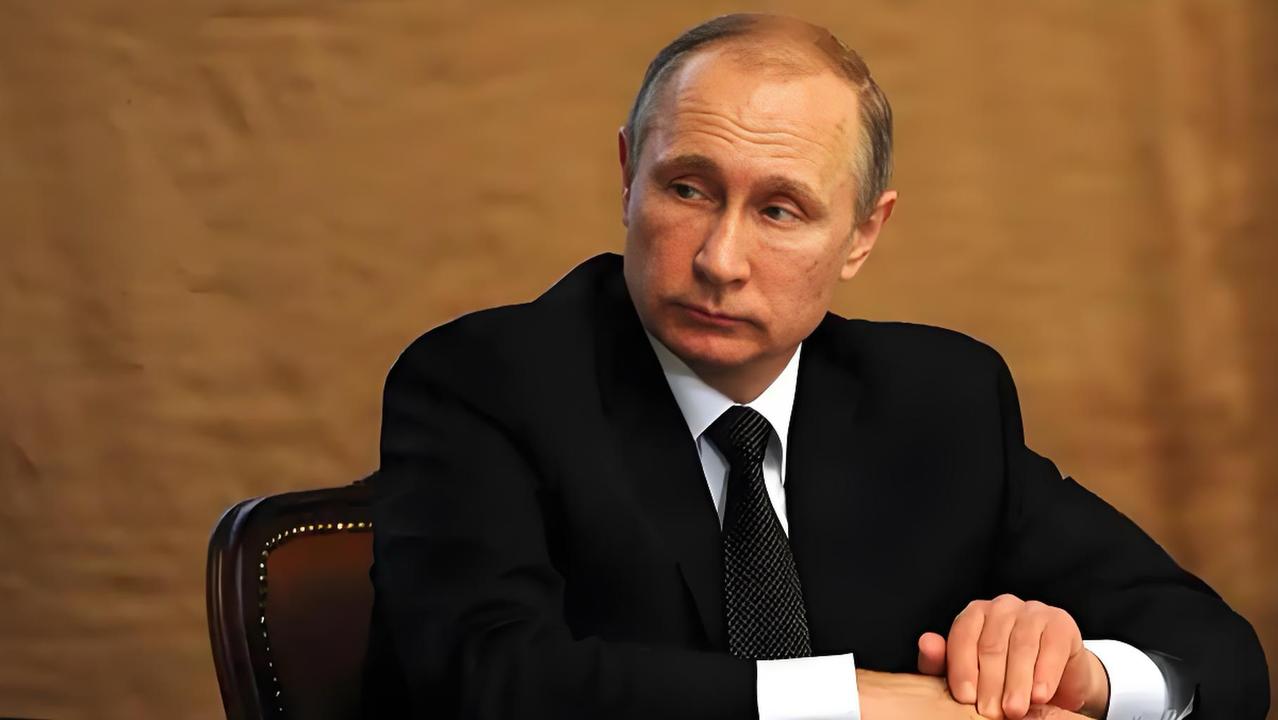 据俄媒12月19日报道，普京在直播连线节目中透露，他偶尔会隐瞒身份，自己开车在莫