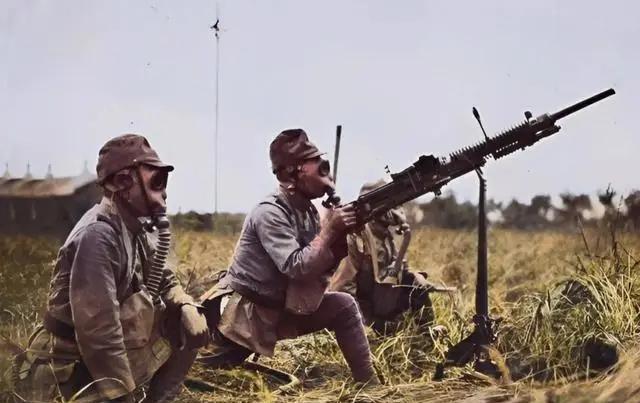 看了一个日本士兵回忆录，一个混日子的大阪士兵，有点有意思的内容！铃木六林男大阪人