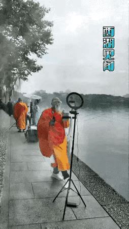 “西湖边这么多穿越者？！”