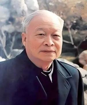 【钱三强：不做“原子弹之父”，甘为“铺路石”】科学家作风学风故事
钱三强（191